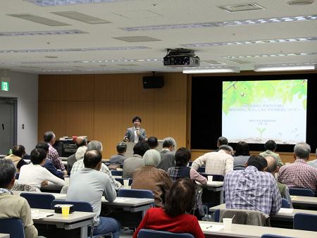 上野准教授と講演の様子