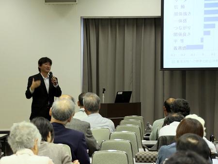 赤沢准教授と講演の様子