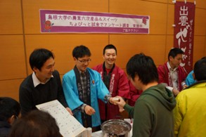 出雲ぜんざいの試食会の様子