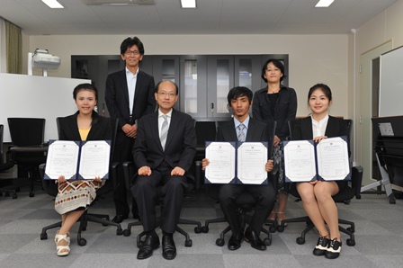 日研生修了証書授与式