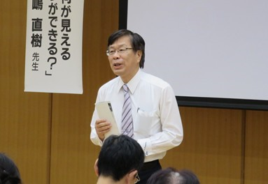 医学部教授・木下芳一先生による公開講座全体の司会の様子