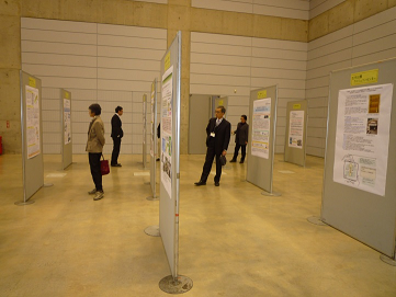 プロジェクトセンターポスター展示1