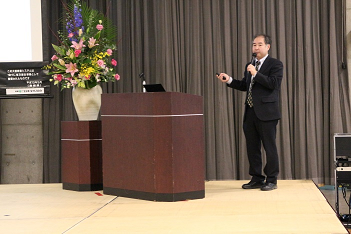 山本教授 活動紹介1