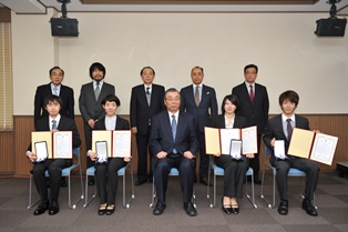 平成２６年度学生表彰０１