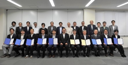 表彰者と学長・関係者