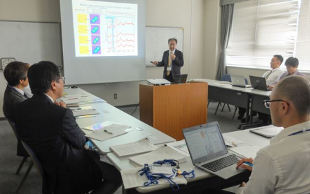 研究打ち合わせの様子