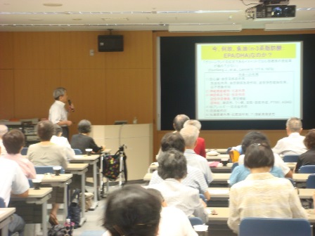 橋本特任教授の講演と会場の様子