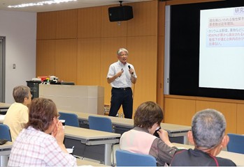 浅尾教授の講演の様子