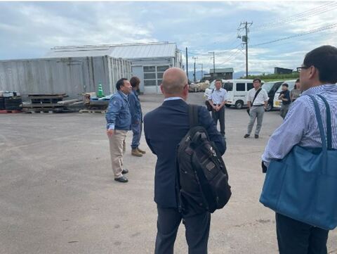 由志園での視察会の様子１