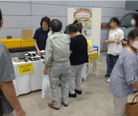 農場紹介および生産物販売の様子