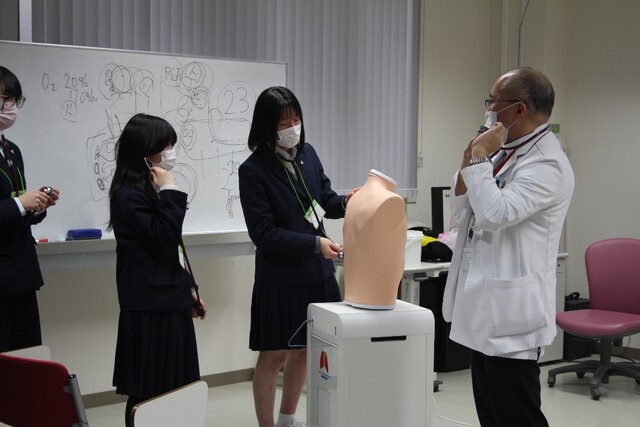 ★聴診シミュレーションの様子 聴診シミュレーションの様子