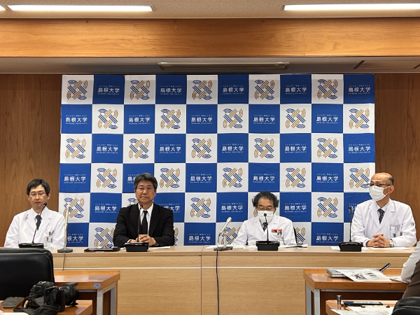 記者会見の様子