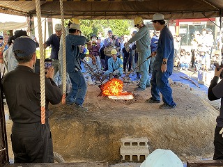 「古代たたら復元操業」の様子