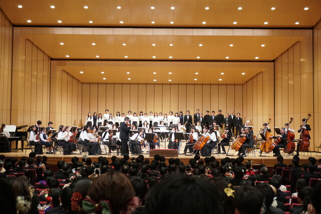 合唱団、合同オーケストラの演奏