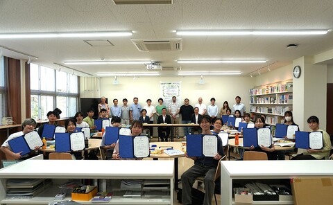 今回表彰式に参加された成績優秀者の皆さん 今回表彰式に参加された成績優秀者の皆さん