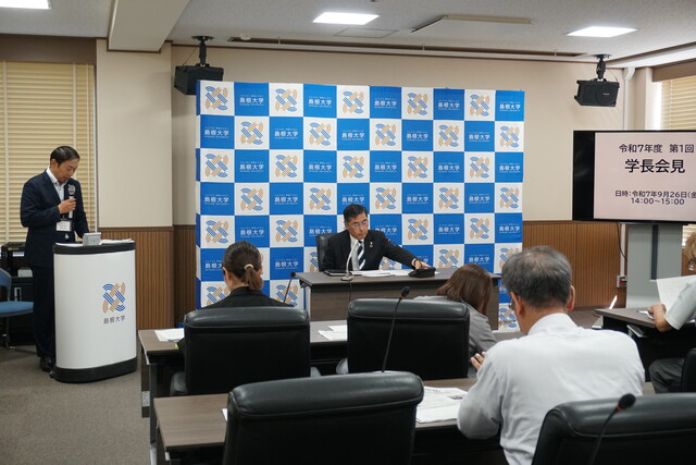 記者会見の様子