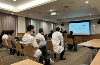 浦野先生の講演の様子