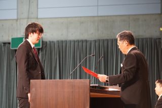 6.表彰：無線通信部　村上大芽さん
