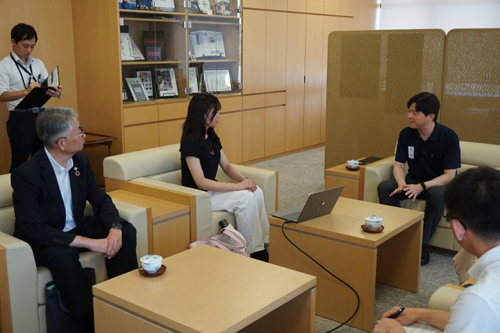 藤原咲歩さん松江市長表敬訪問3