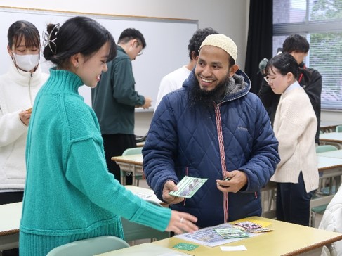 gl他-5.島大アンバサダによる島大グローバル月間イベント「2030SDGs」カードゲーム